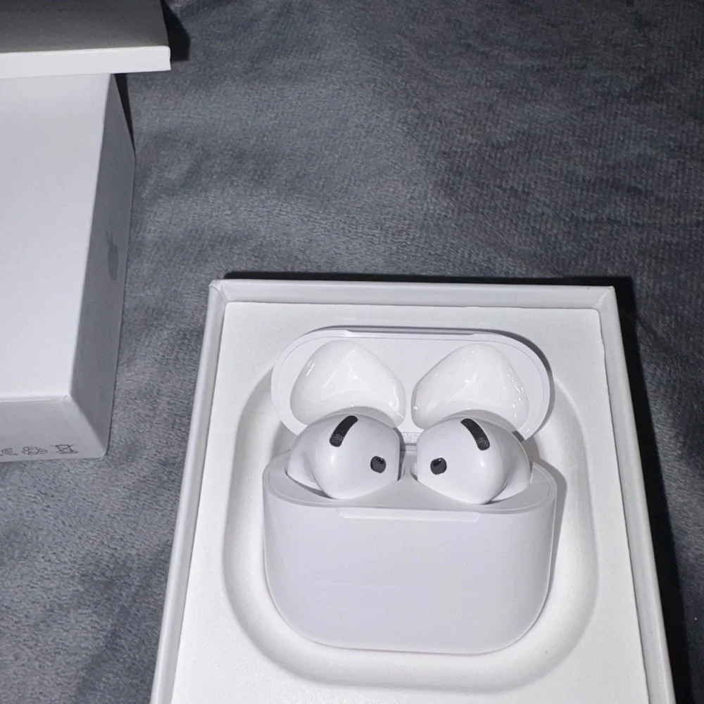 Apple Wireless Earbuds - White